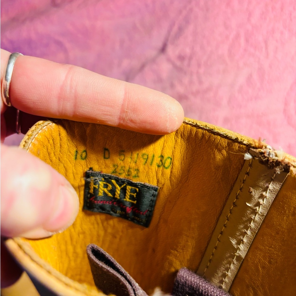 Vintage women’s Frye boots. Size 10.